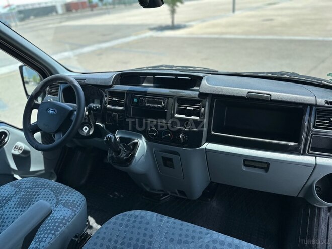 Ford Transit-15