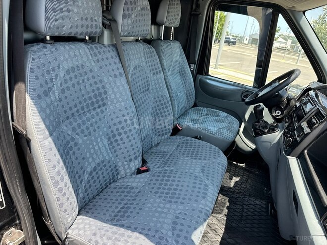 Ford Transit-14