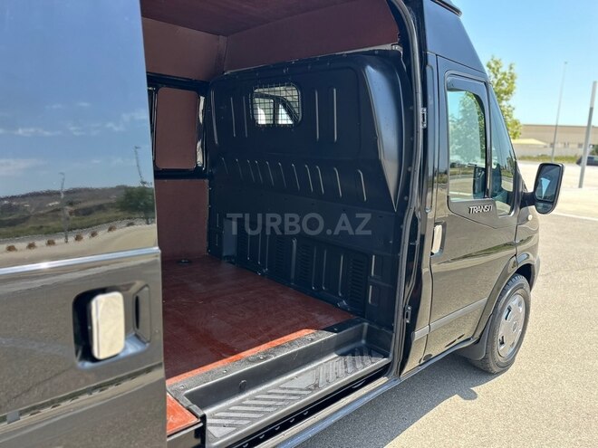 Ford Transit-11
