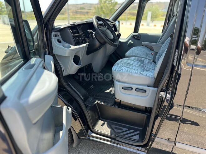 Ford Transit-19