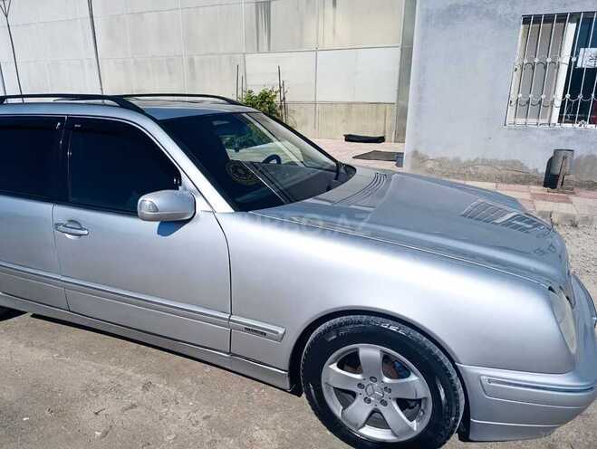 Mercedes E 240-4