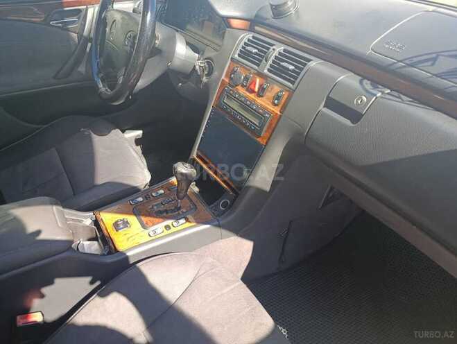 Mercedes E 240-3