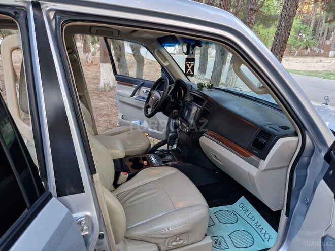 Mitsubishi Pajero-15