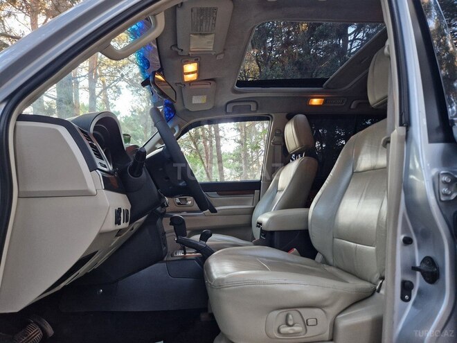 Mitsubishi Pajero-12