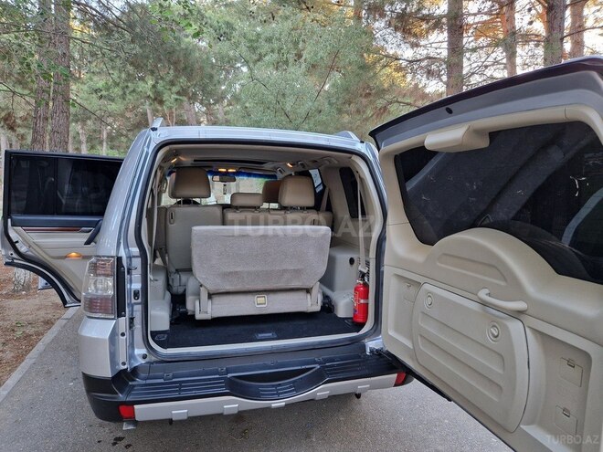 Mitsubishi Pajero-11