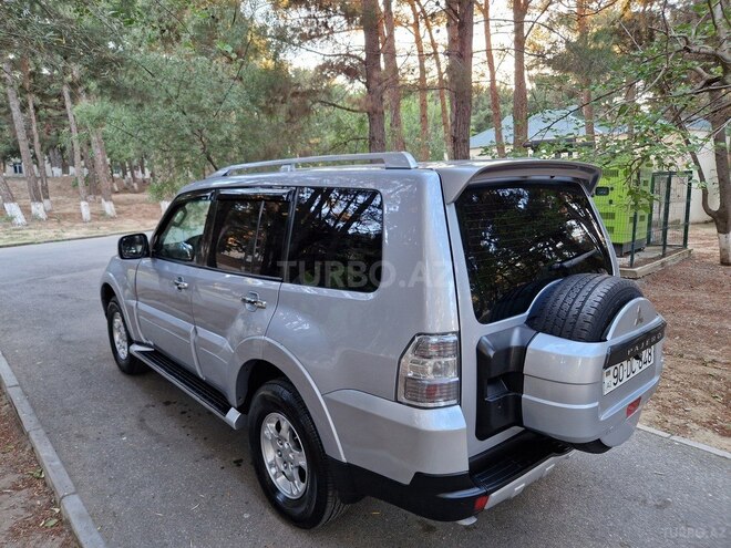 Mitsubishi Pajero-8