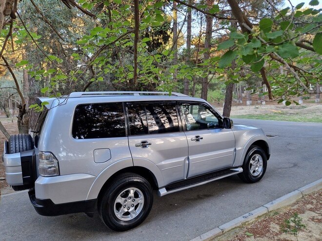 Mitsubishi Pajero-9