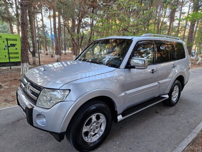 Mitsubishi Pajero-3