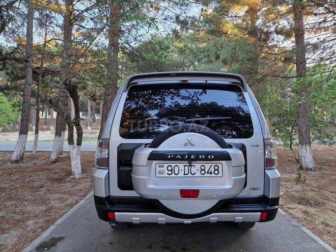 Mitsubishi Pajero-7