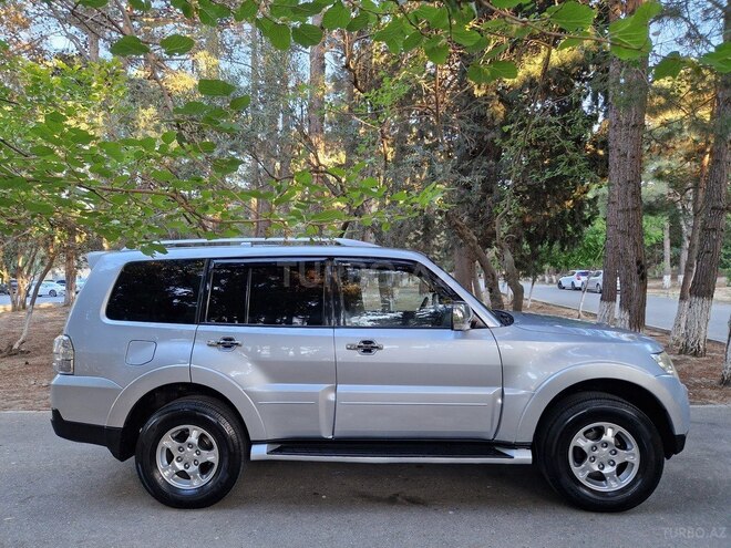 Mitsubishi Pajero-6