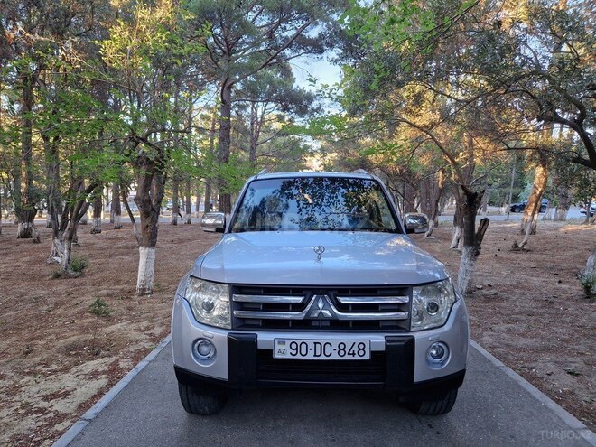 Mitsubishi Pajero-5