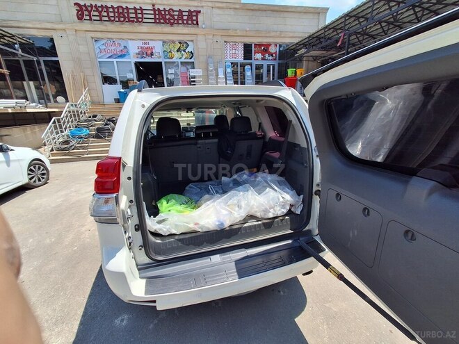 Toyota Land Cruiser-6