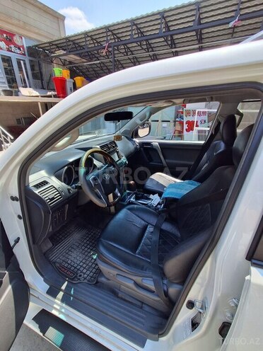 Toyota Land Cruiser-9