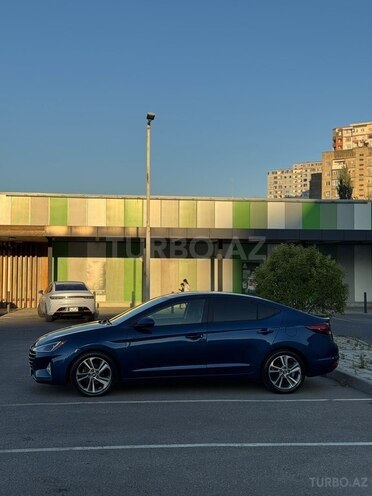 Hyundai Elantra-8