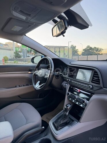 Hyundai Elantra-10