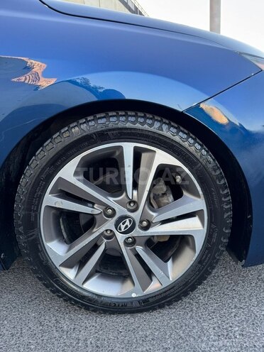 Hyundai Elantra-16