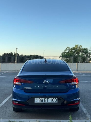 Hyundai Elantra-9