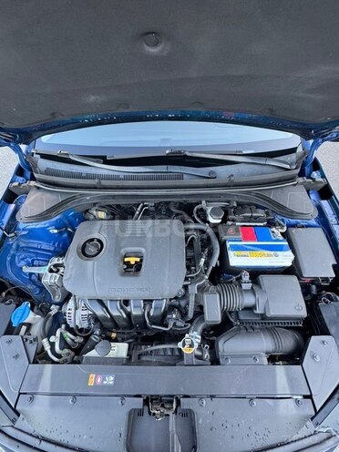 Hyundai Elantra-17