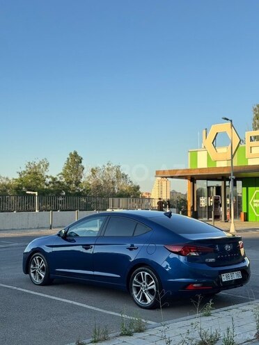 Hyundai Elantra-4