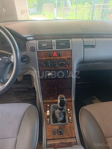 Mercedes E 200-3
