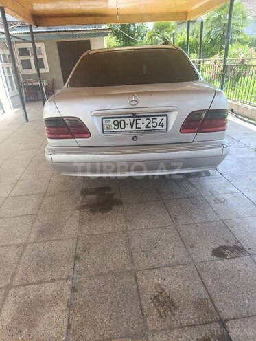 Mercedes E 200-2