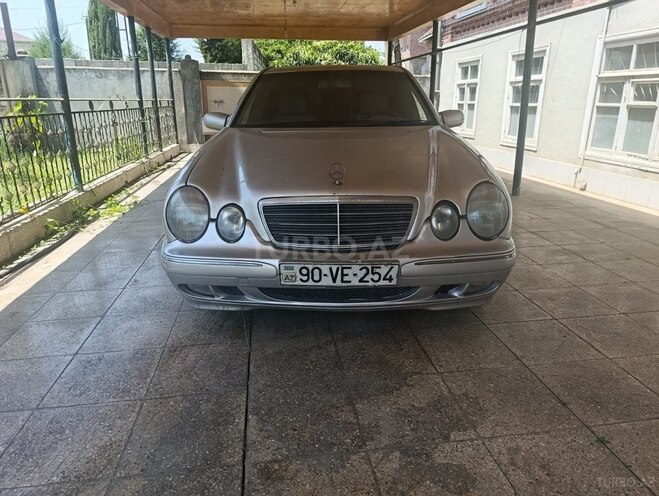 Mercedes E 200-1