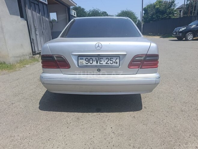Mercedes E 200-8
