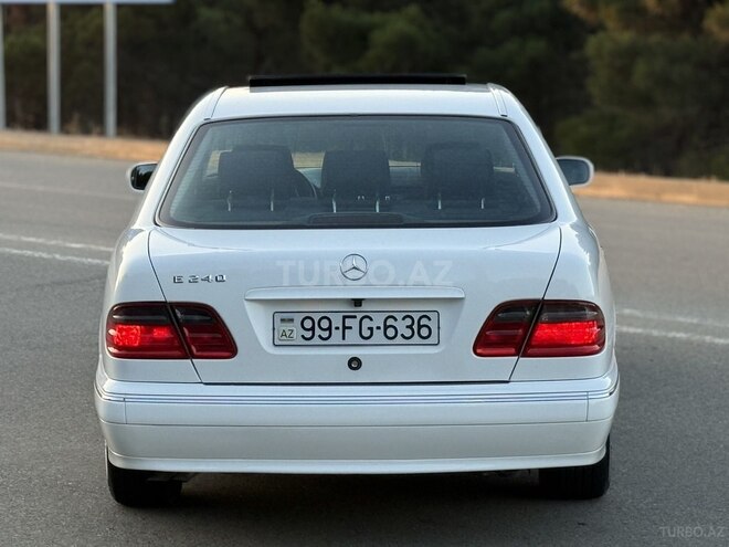 Mercedes E 240-4