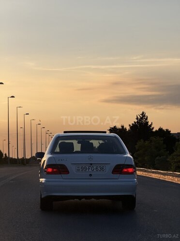 Mercedes E 240-8