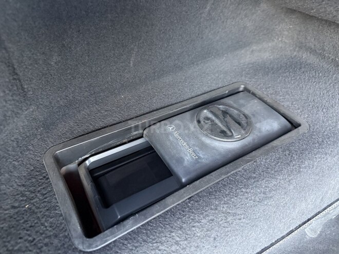 Mercedes E 240-13