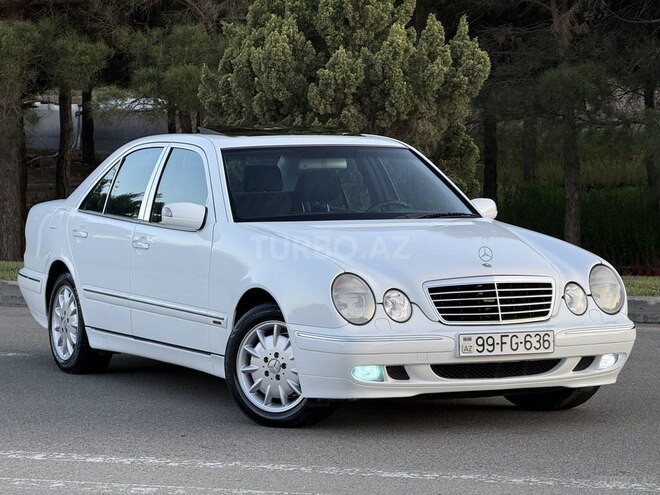 Mercedes E 240-1
