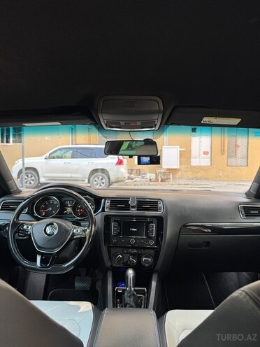 Volkswagen Jetta-5