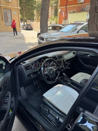 Volkswagen Jetta-6
