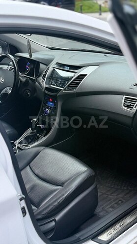Hyundai Elantra-9