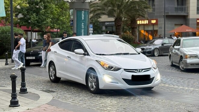 Hyundai Elantra-3