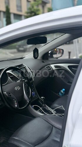 Hyundai Elantra-10