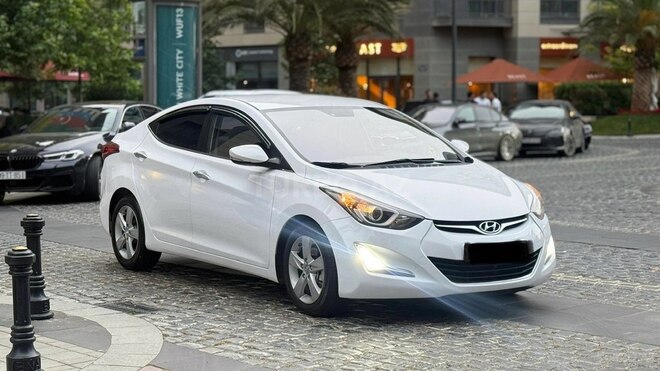 Hyundai Elantra-2