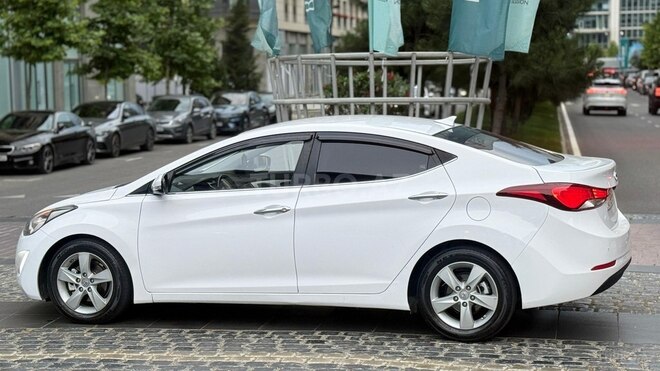 Hyundai Elantra-8