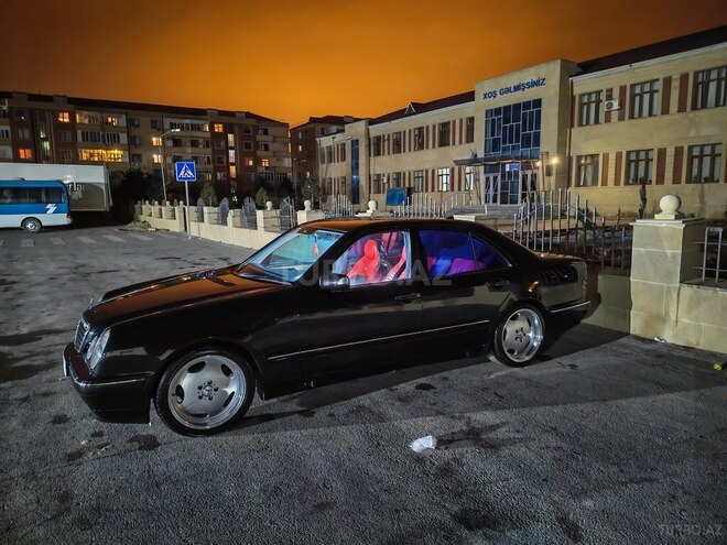 Mercedes E 270-3