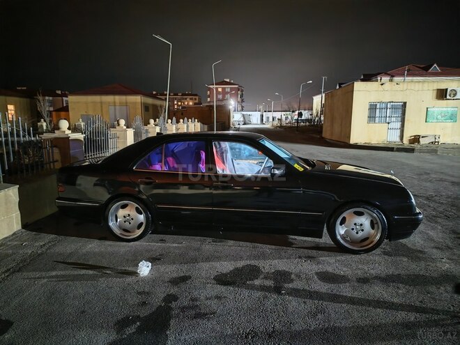 Mercedes E 270-7