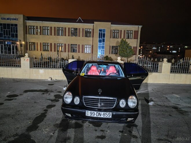 Mercedes E 270-4