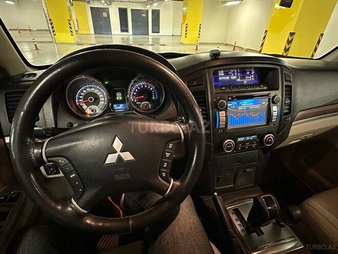 Mitsubishi Pajero-7