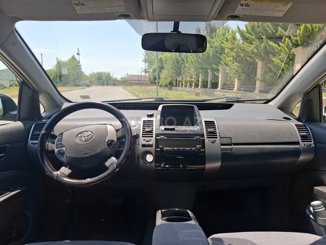 Toyota Prius-5