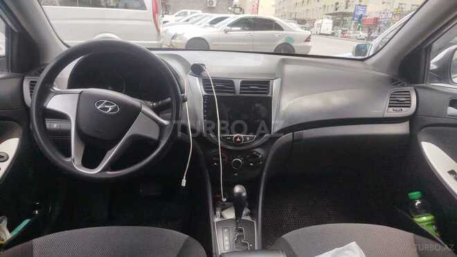 Hyundai Accent-4