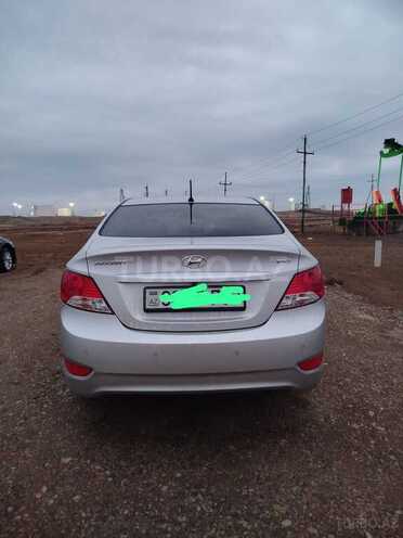 Hyundai Accent-2