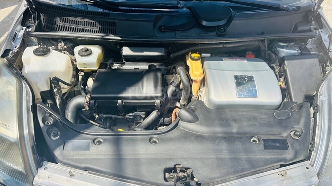 Toyota Prius-14