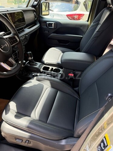 Jeep Wrangler-12