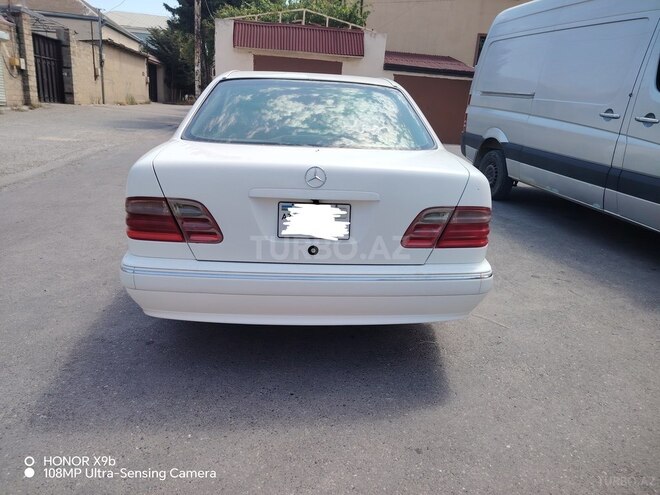 Mercedes E 240-3