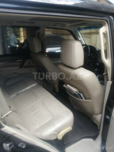 Mitsubishi Pajero-8