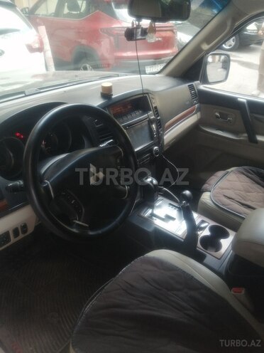 Mitsubishi Pajero-11